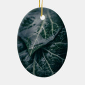 Dark Moody Ivyの葉自然写真 セラミックオーナメント (裏面)