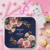 Dark moody pink and red roses navy blue wedding ペーパープレート (パーティー)