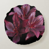 Dark Red Asiatic Lilies on Black Floral ラウンドクッション (裏面)