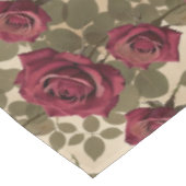 Dark Red Roses With Faded Green Leaves テーブルクロス (アングル)