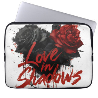 Dark Romance Graphic with Black and Red Roses ラップトップスリーブ