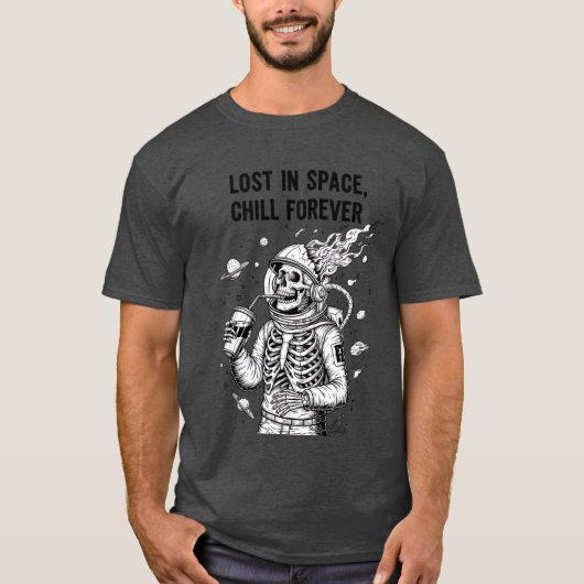 Dark Skeleton Astronaut in Space Drinking Tシャツ (正面)
