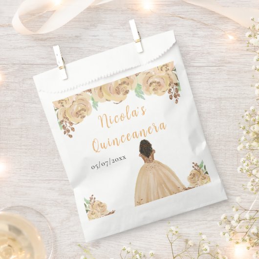 Dark Skin Princess Peach Floral Quinceanera フェイバーバッグ (クリップ留めされた状態)