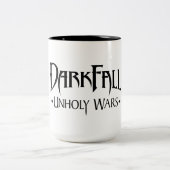 Darkfallの不道徳な戦争はマグに2ある調子を与えました ツートーンマグカップ (中央)