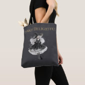 Darkly Delightful – Gothic Witch & Cat Tote Bag トートバッグ (クローズアップ)