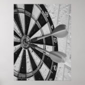 Dartboard Close Up with Darts Hitting Bullseye ポスター (正面)