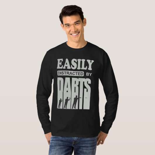Darts player cool saying Easily distracted by dart Tシャツ (正面フル)