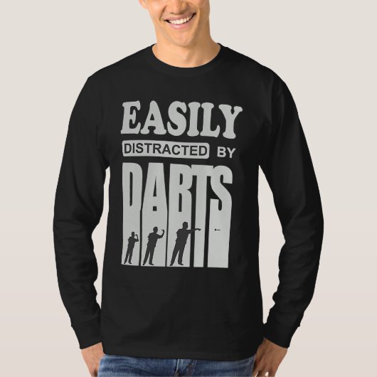 Darts player cool saying Easily distracted by dart Tシャツ (正面)