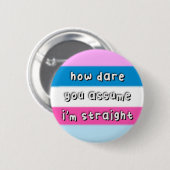 Dasflyn性交プライド- "How Dare You Assume" - LGBT 缶バッジ (正面&裏面)