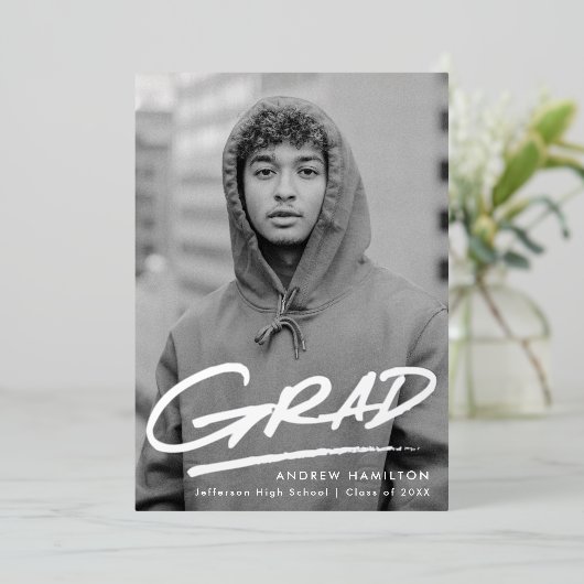 Dashed Grad Photo Graduation Party Silver 箔招待状 (立ち正面)