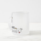 DasherのトナカイのクリスマスのTシャツおよびギフト フロストグラスマグカップ (正面左)