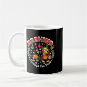 Dashing Through The Snow, Funny Dog Christmas  コーヒーマグカップ (左)