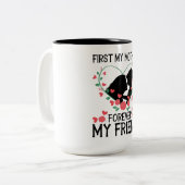 Daughter Kissing Mom – First My Mother ツートーンマグカップ (正面左)