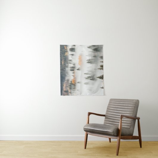 Dawn Ground Fog Covers Mountain Forest タペストリー (インサイチュ)