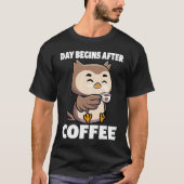 Day Begins After Coffee Owls Funny Night Owl Coffe Tシャツ (正面)