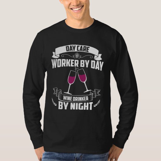 Day Care Worker By Day Wine Drinker By Night Tシャツ (正面)
