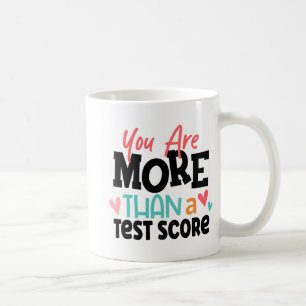 Day Teacher ShirtあなたはテストスコアW以上である コーヒーマグカップ