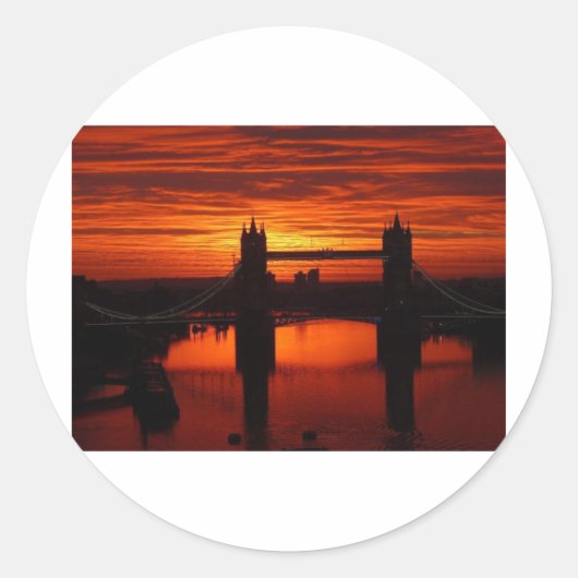 Daybreakでのロンドンのタワーブリッジ ラウンドシール (正面)