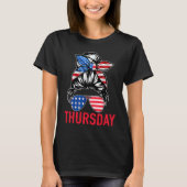 DAYS of the WEEK 'THURSDAY' Messy Bun America Flag Tシャツ (正面)