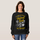 Daytona Beach Florida Retro Hotrod Surf Distressed スウェットシャツ (正面フル)