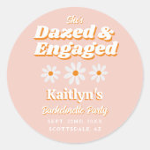 Dazed & Engaged Groovy 70s Bachelorette Party ラウンドシール (正面)