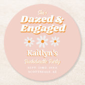 Dazed & Engaged Groovy 70s Bachelorette Party ラウンドペーパーコースター (正面)
