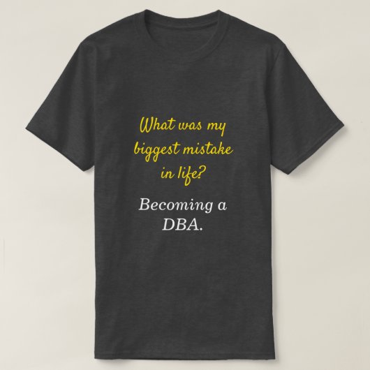 DBA 間抜け「人生で一番間違った点は?」 Tシャツ (デザイン正面)