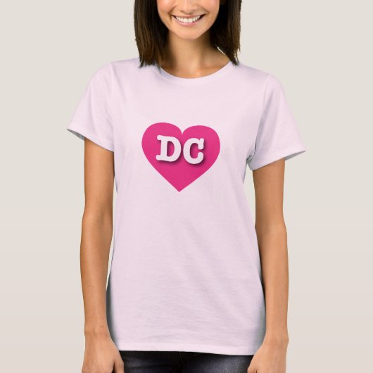 DCホットピンクハート- I love DC Tシャツ (正面)