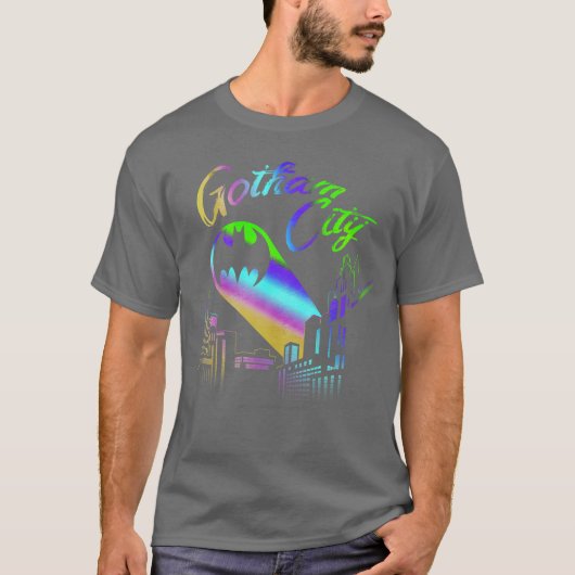 DC Comics Pride Batman Gotham City Rainbow funny Tシャツ (正面)