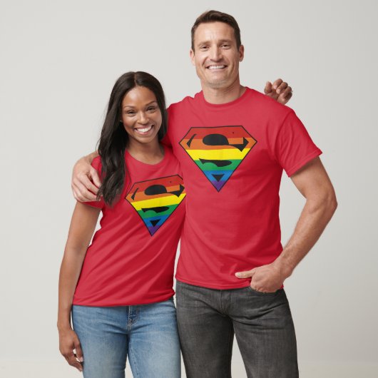 DC Comics Pride Superman Rainbow Logoankop Small v Tシャツ (ユニセックス)