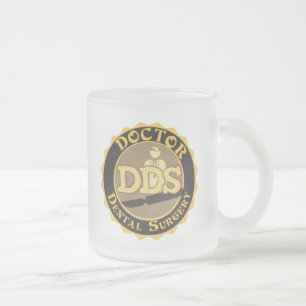 DDSのバッジのロゴの歯科医師 フロストグラスマグカップ