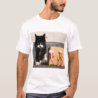 De Fubby's verstoppen zich voor de kat Ping. Tシャツ