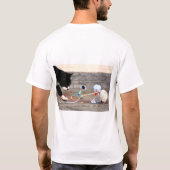 De Fubby's verstoppen zich voor de kat Ping. Tシャツ (裏面)