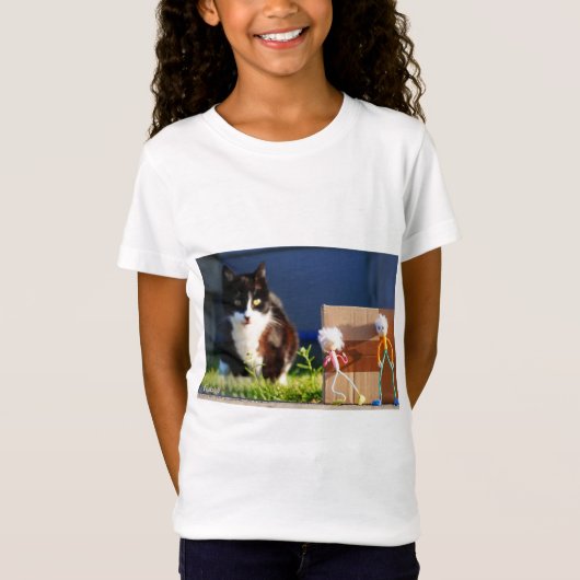 De Fubby's verstoppertje spelen met Kat Ping. Tシャツ (正面)