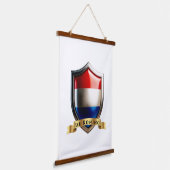 de Koning Netherlands Surname Shield 吊り下げ型タペストリー (傾斜あり)