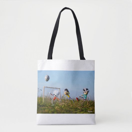 De speelse Fubby's die voetbal spelen. Tote-Bag トートバッグ (正面)