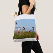 De speelse Fubby's die voetbal spelen. Tote-Bag トートバッグ (クローズアップ)