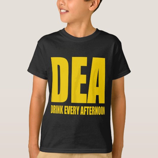 DEA – 毎日の午後パロディを飲おもしろいんで飲む Tシャツ (正面)