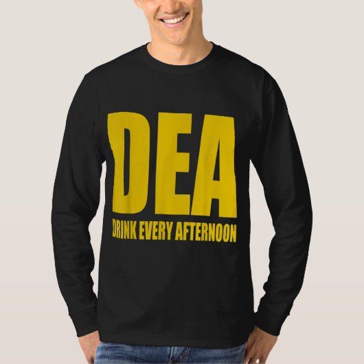 DEA – 毎日の午後パロディを飲おもしろいんで飲む Tシャツ (正面)