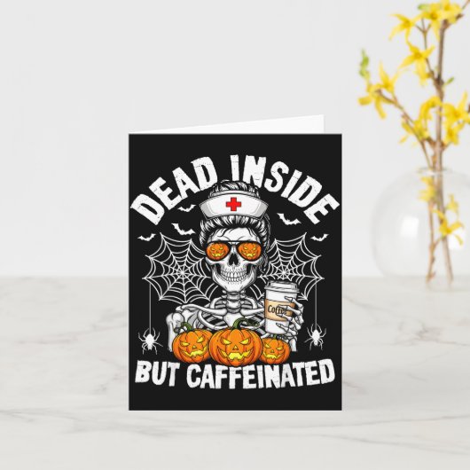 Dead Inside But Caffeinated Funny Nurse Halloween  カード (黄色い花)