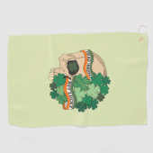 Dead Inside But Lucky – 砂糖スカルとクローバー ゴルフタオル (横)