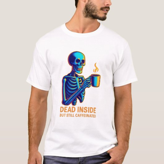 Dead Inside But Still Caffeinated – Dark Humor Ske Tシャツ (正面)