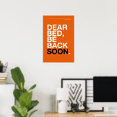 DEAR BED, BE BACK SOON – Bedroom Poster ポスター (ホームオフィス)