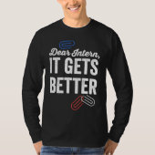 Dear Intern It Gets Better Errors Office Intern Tシャツ (正面)