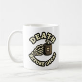 Death Before Decaf | Funny Retro Skull & Coffee コーヒーマグカップ (左)