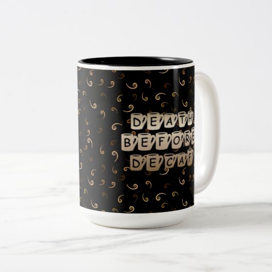 Decafのコーヒーユーモアの黒のマグの前の死 ツートーンマグカップ (正面右)