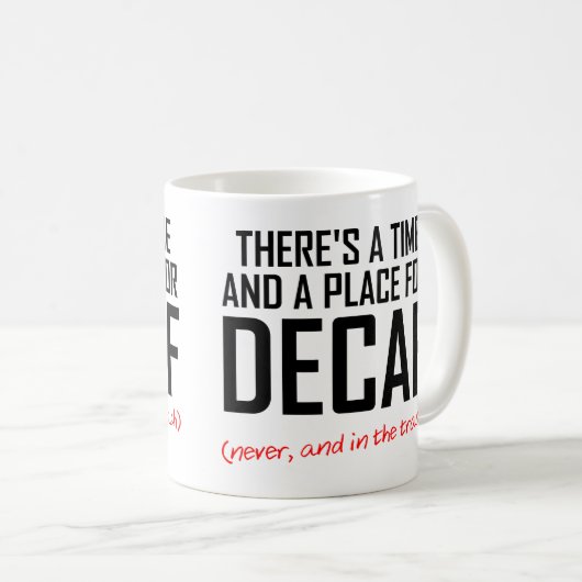 Decafのコーヒー嫌悪症のおもしろマグカップ コーヒーマグカップ (正面右)