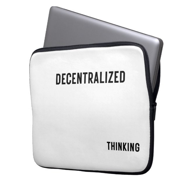 Decentralized Thinking Protective Laptop Sleeve ラップトップスリーブ (正面左)