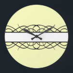 Decoのアイボリーの華麗さ ラージ壁時計<br><div class="desc">ファンシーな渦巻のアイボリーのボーダーを特色にするエレガントで、上品なDecoの華麗さのデザイン。 カスタマイズべき簡単は提供される文字分野の名前入りな文字を単に加えます。 あなたが好むあらゆる色に背景色を変えて下さい。 かちりと言う音は"より多くの個人専有化の選択を見つけるためにそれを"カスタマイズ。</div>