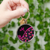 DECOモノグラムピンク明るい赤紫色イエローホワイトブラック キーホルダー (手)